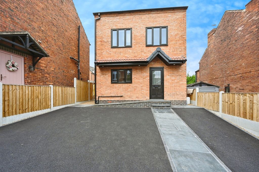 Property photo 2 of 17 Front