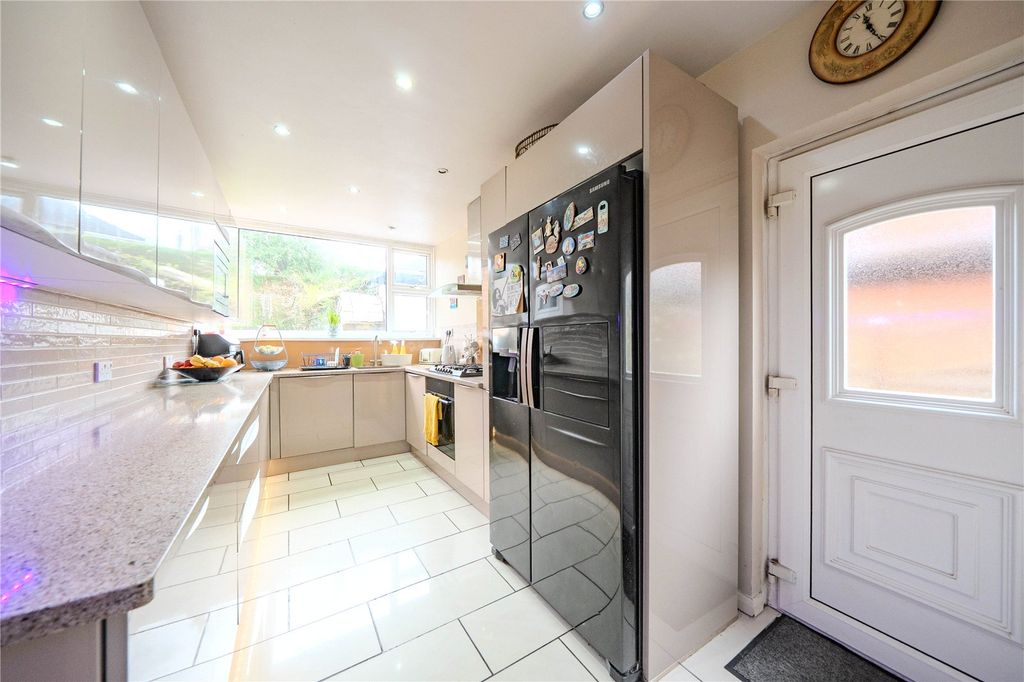 Property photo 2 of 17 Picture No. 11