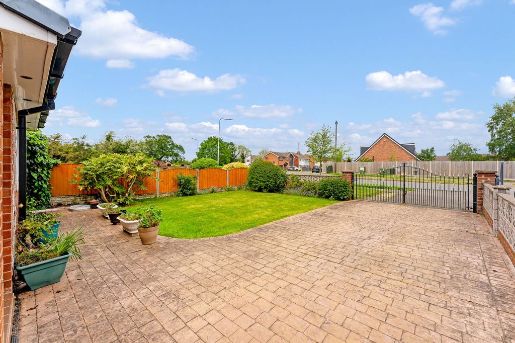 Property photo 2 of 26