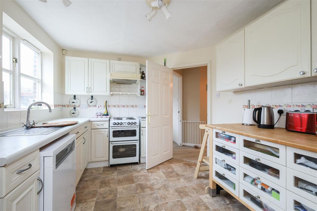 Property photo 2 of 20 Kitchen