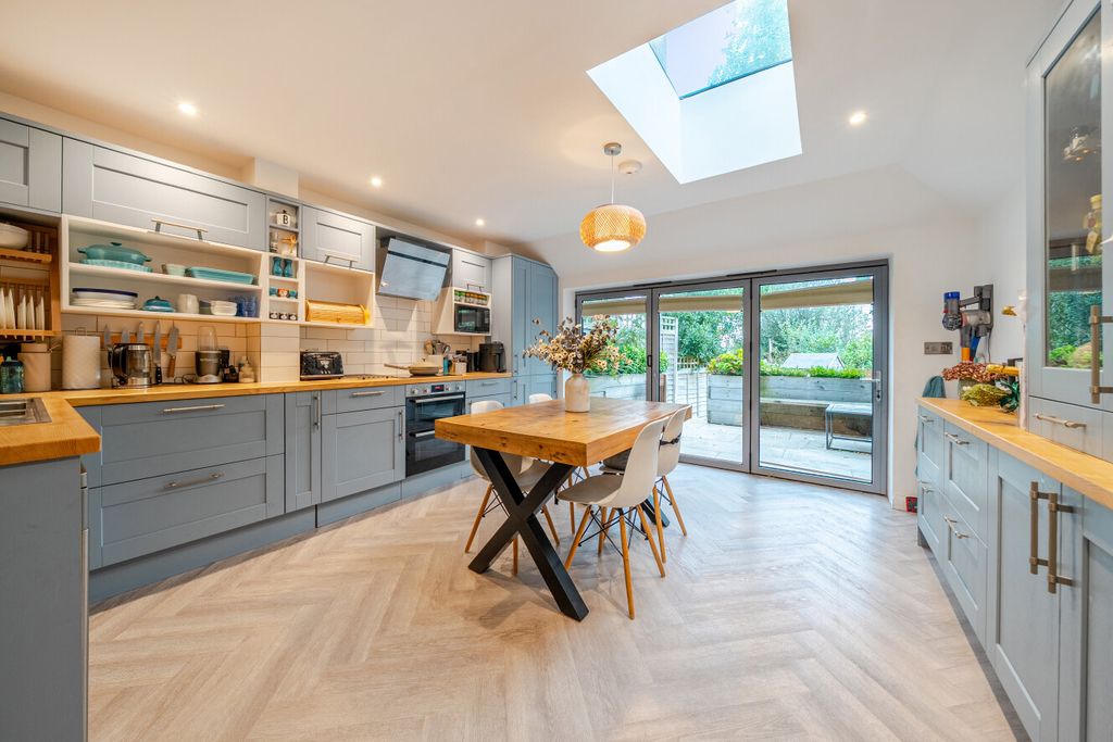 Property photo 1 of 12 1526358-8-6Abd254...