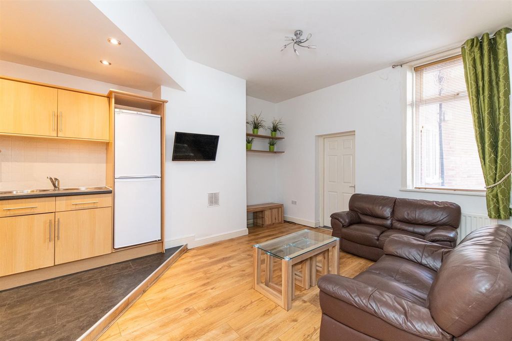 Property photo 3 of 13 F2Cf4Da5-c967-4B93-8274-6570Bf0F5d14.Jpeg