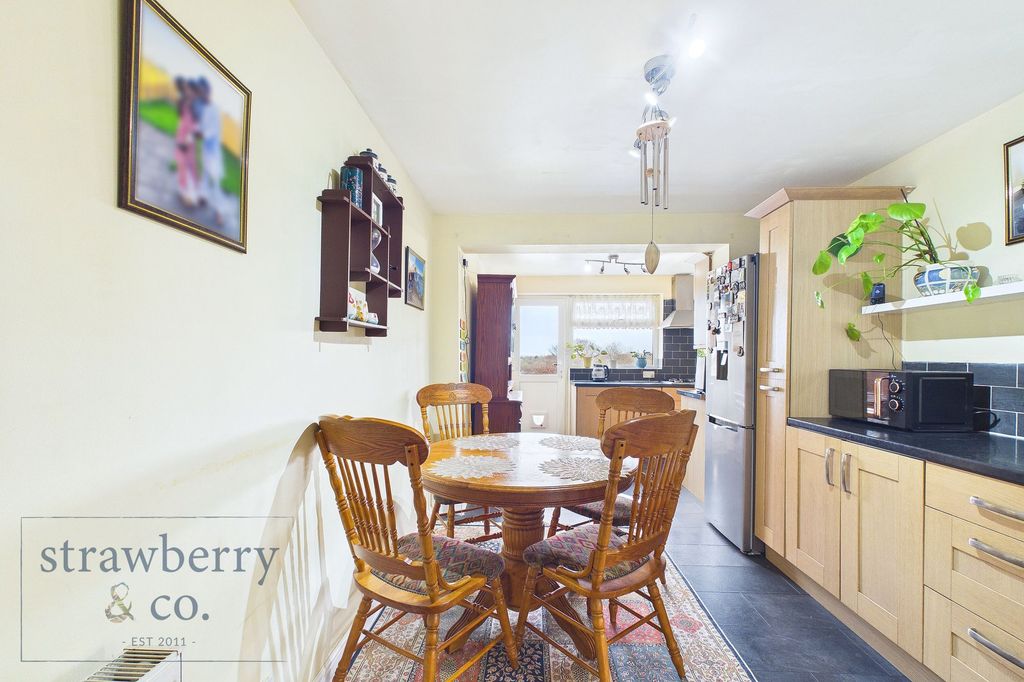 Property photo 3 of 32