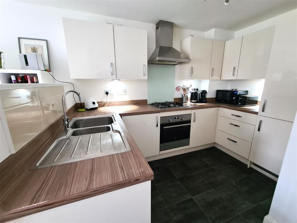 Property photo 2 of 14 Kitchen