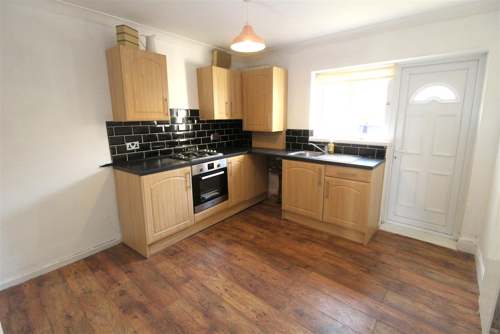Property photo 3 of 8 Kitchen.Jpg