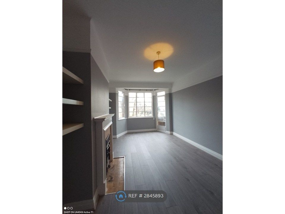 Property photo 2 of 25