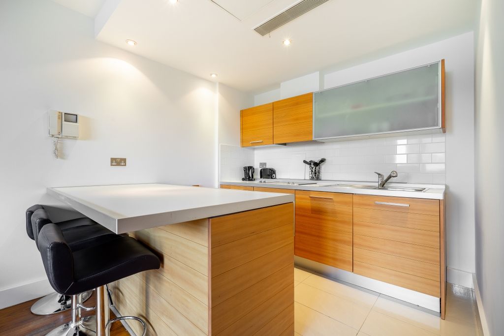 Property photo 3 of 11 Kitchen