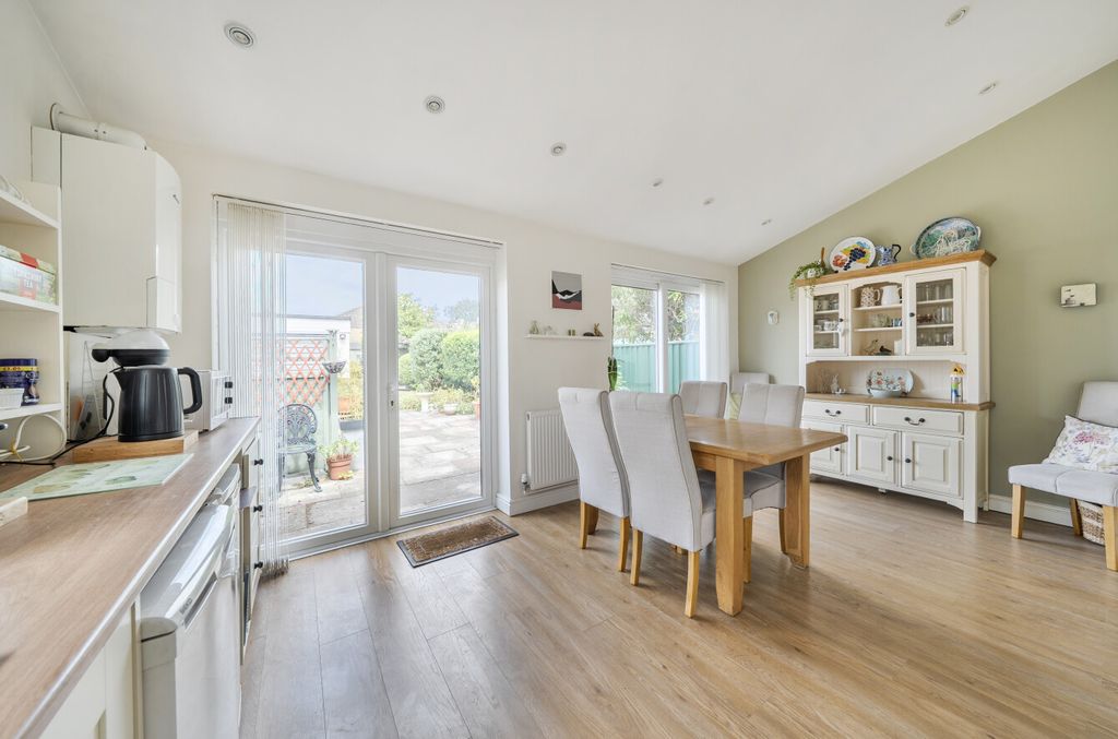 Property photo 2 of 12 14807153