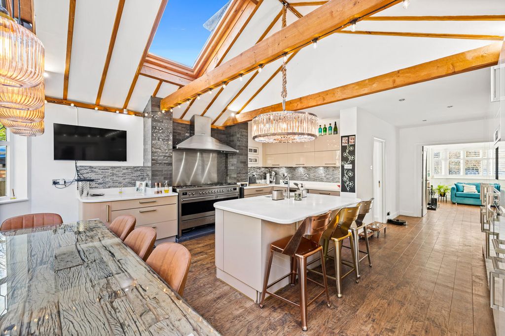 Property photo 2 of 18 Kitchen