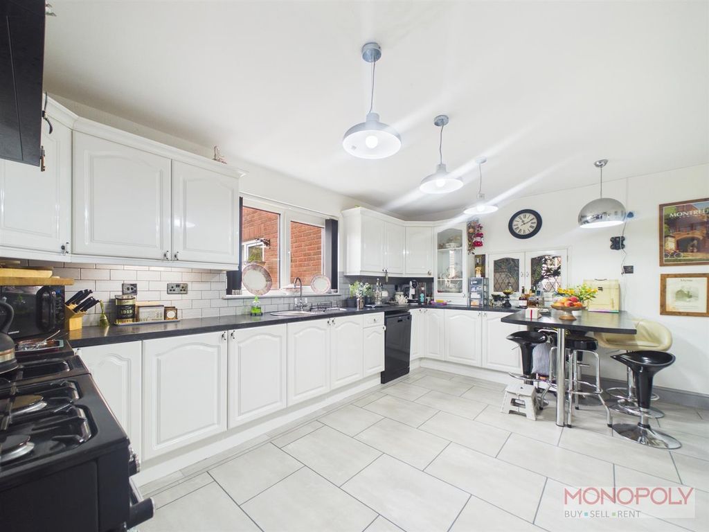 Property photo 3 of 48 Cam03815G0-Pr0407-Still004.Jpg