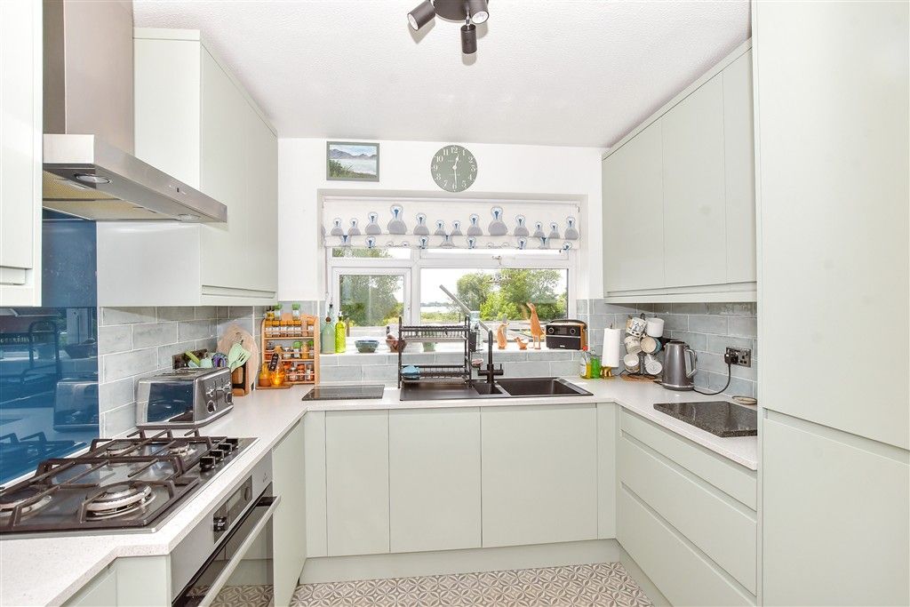 Property photo 3 of 9 Kitchen