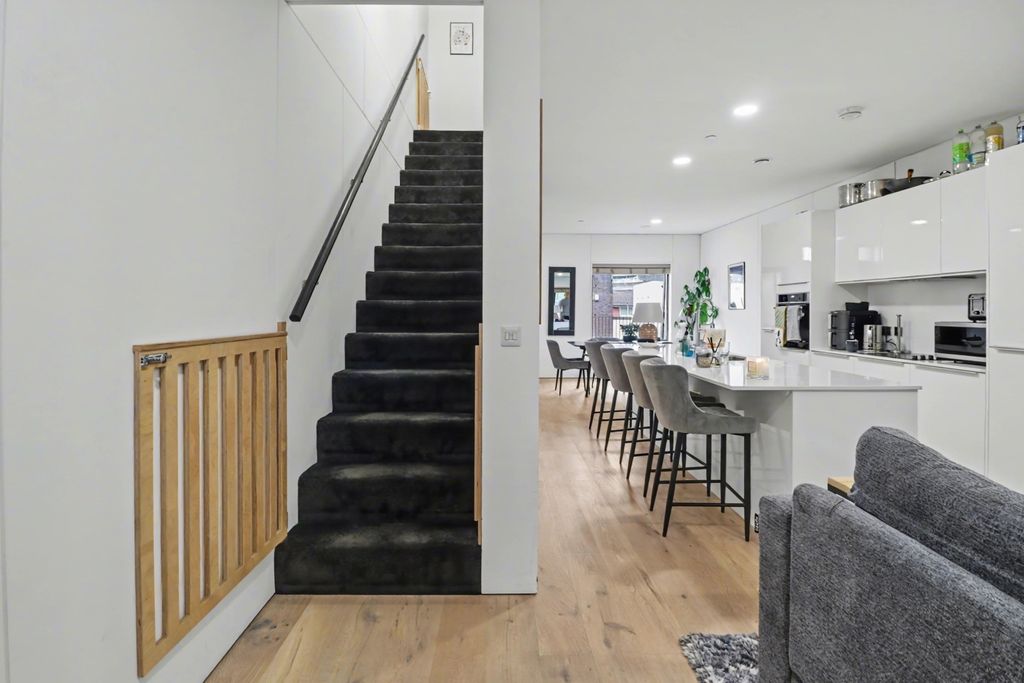 Property photo 2 of 15 Img_3449