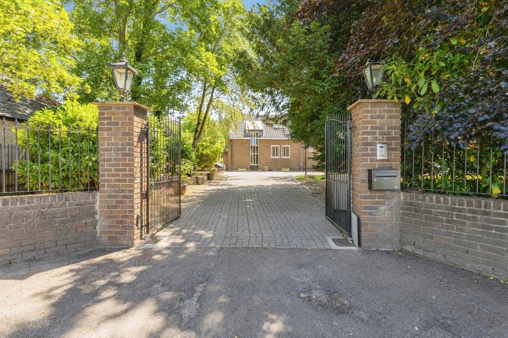 Property photo 1 of 38 Pbox-Img.Jpg