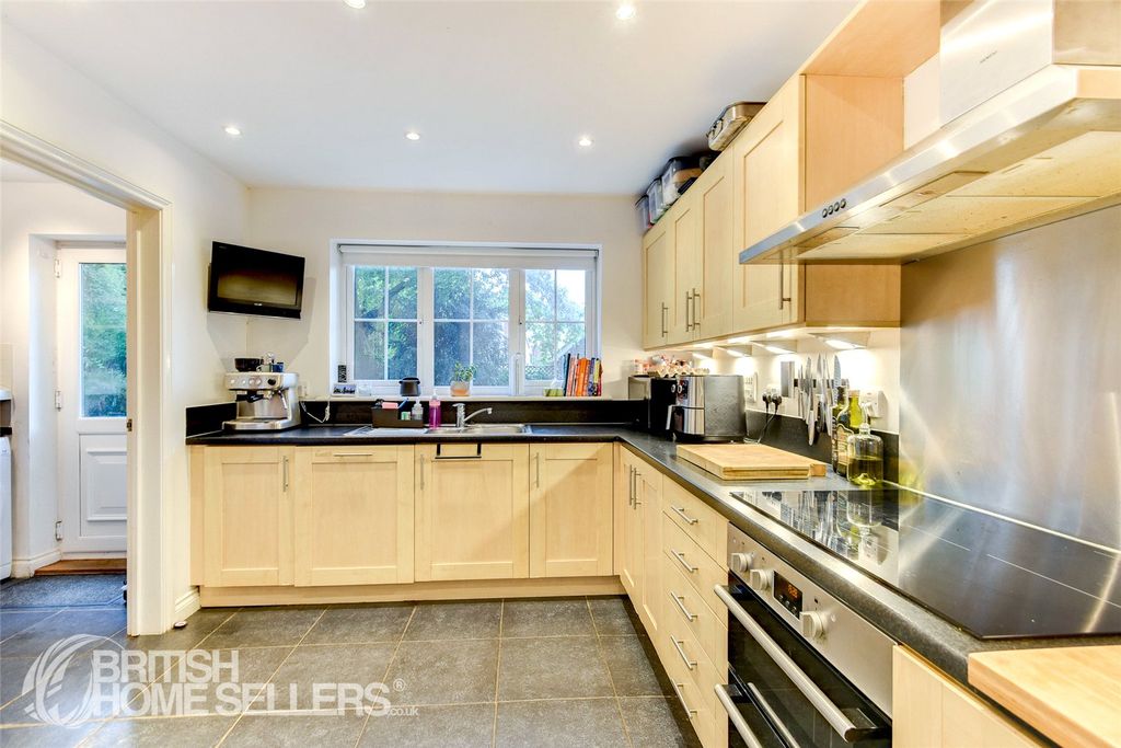 Property photo 3 of 25 Picture No. 12