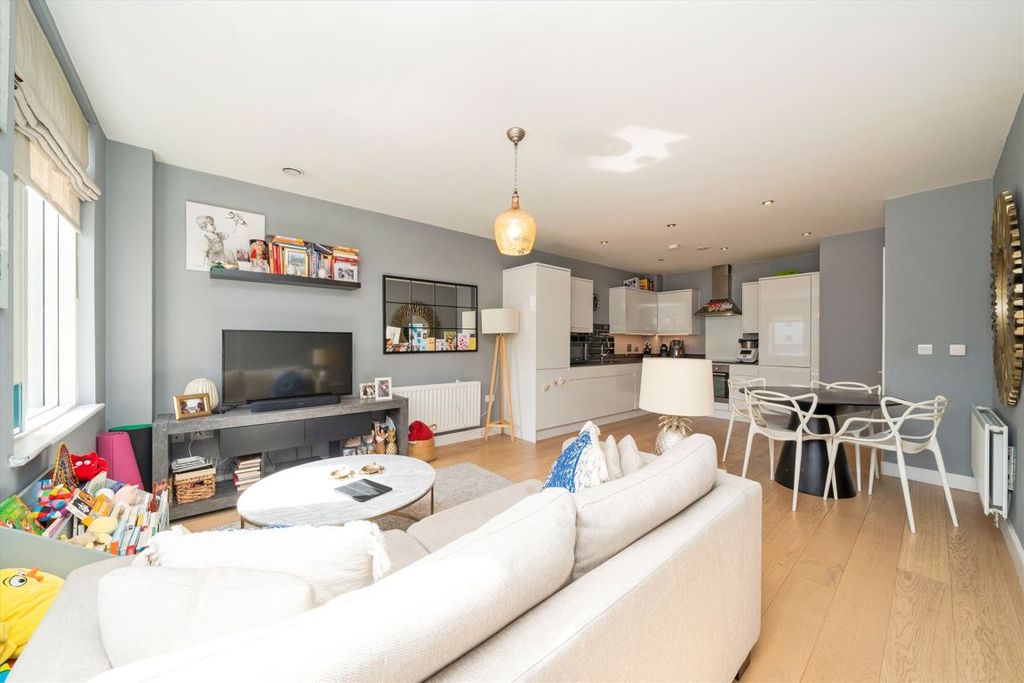 Property photo 3 of 8