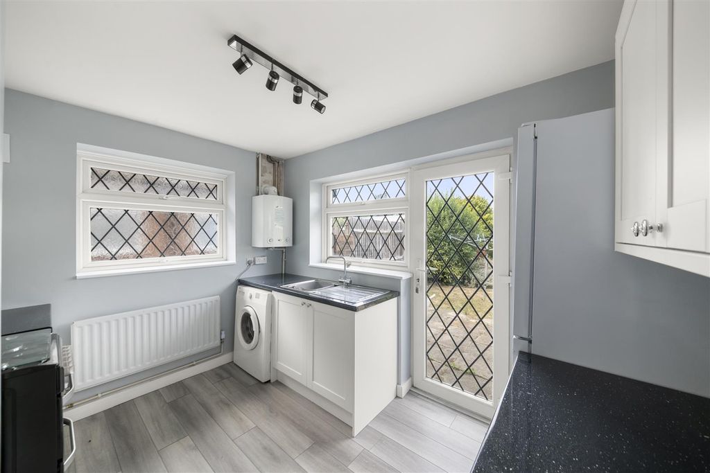 Property photo 3 of 15 4