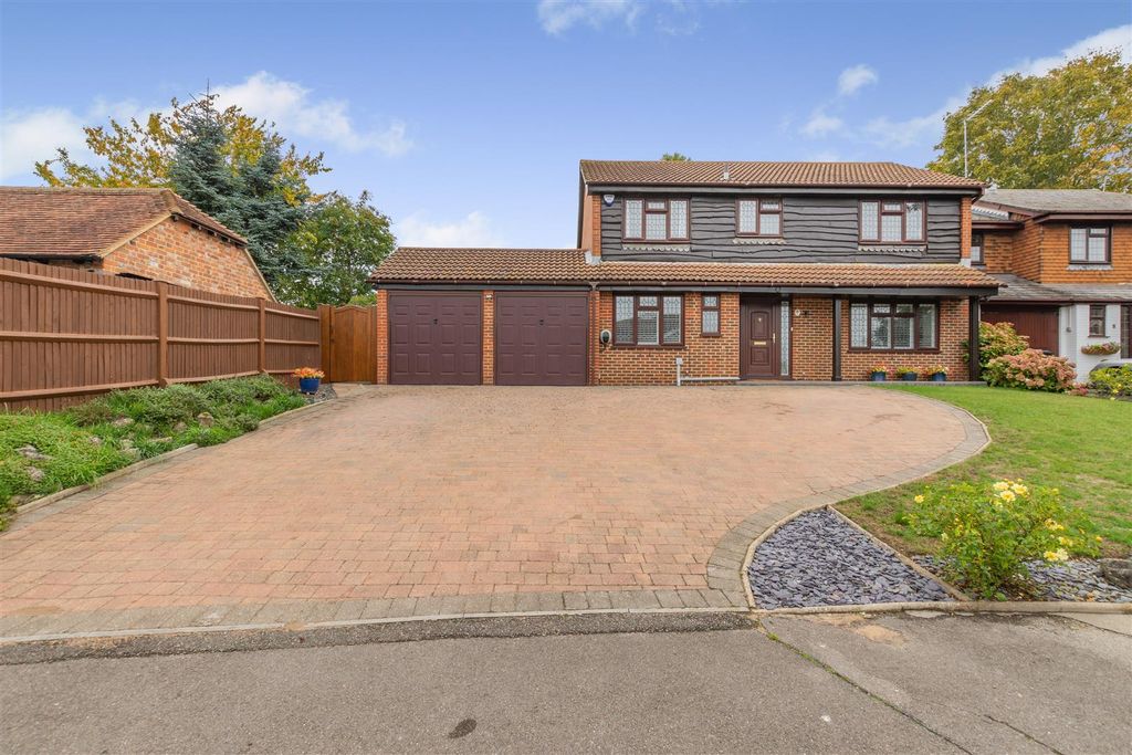 Property photo 1 of 29 8663735-Exterior03.Jpg