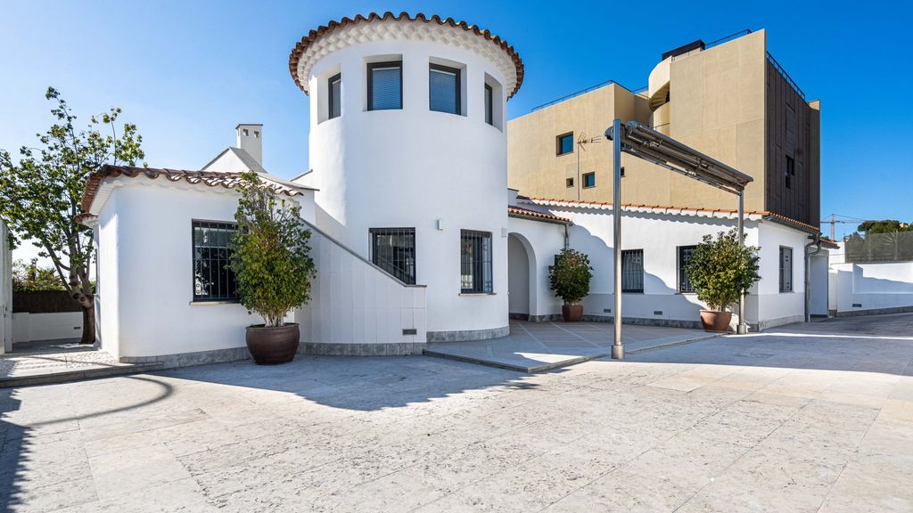 Property photo 1 of 23