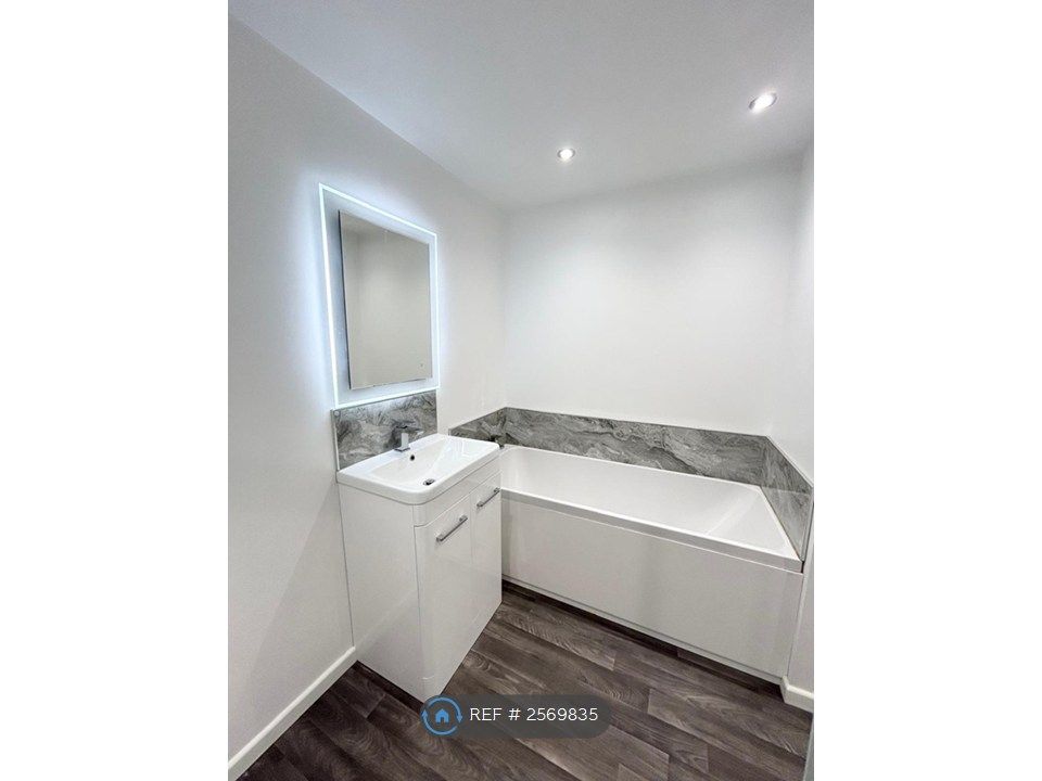 Property photo 3 of 14 Bathroom