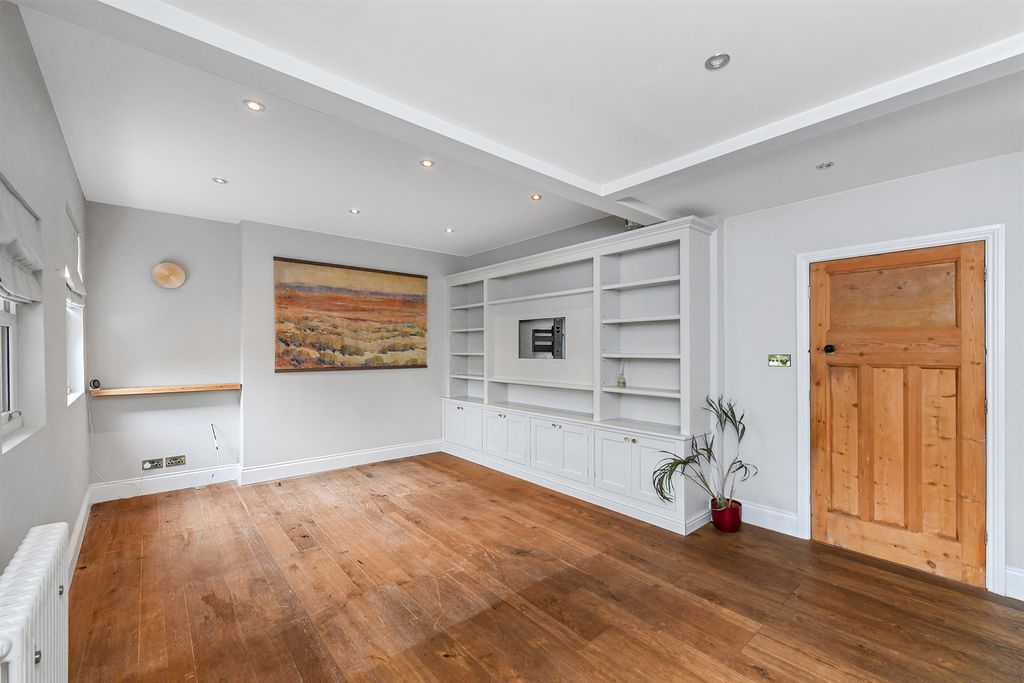 Additional image 7 of 6 bed detached house to rentVictoria Embankment NG2