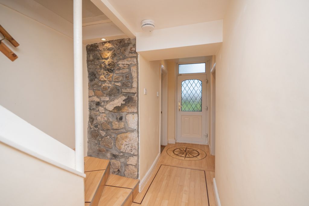 Property photo 2 of 23 Hallway