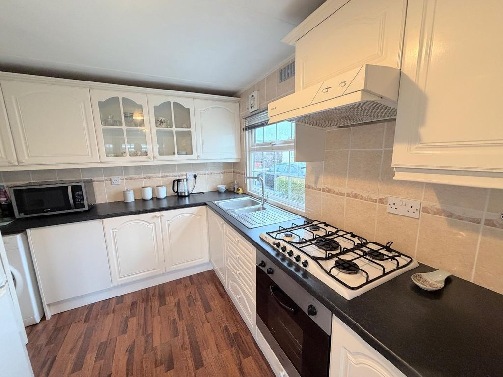 Property photo 2 of 11 Kitchen