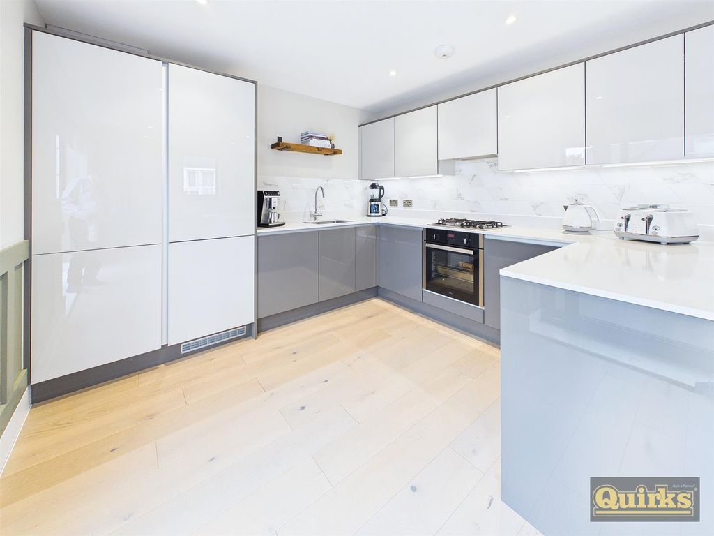 Property photo 3 of 27 Cam02342G0-Pr0230-Still009.Jpg