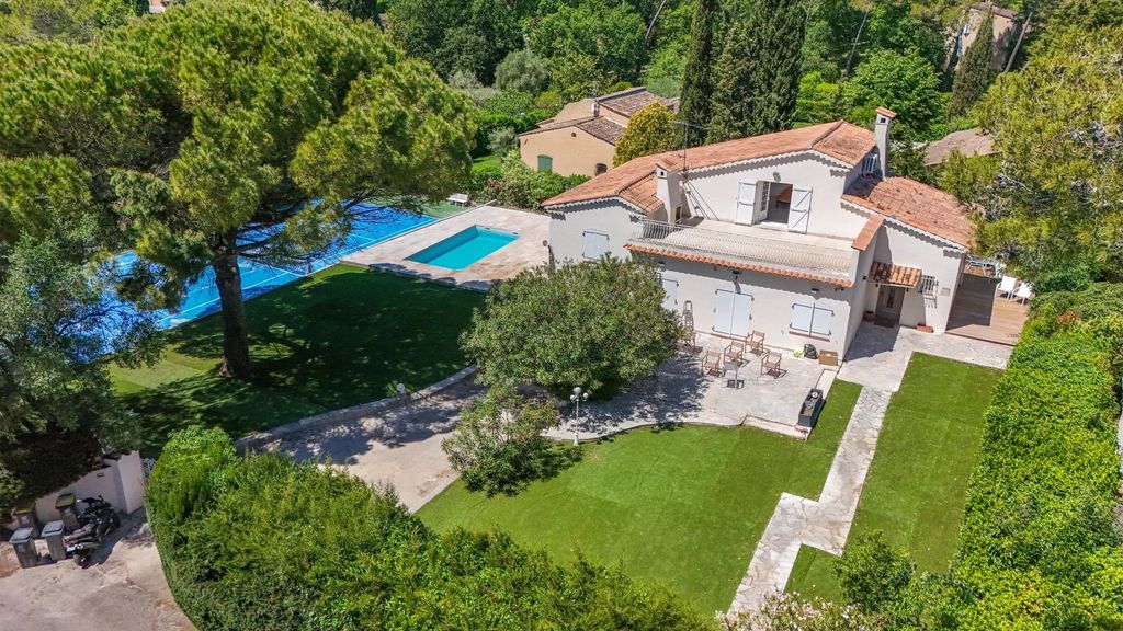 Property photo 1 of 11 Mougins – Villa With Swimming Pool & Private Tennis Court