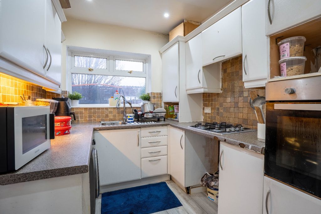 Property photo 3 of 11 4777204