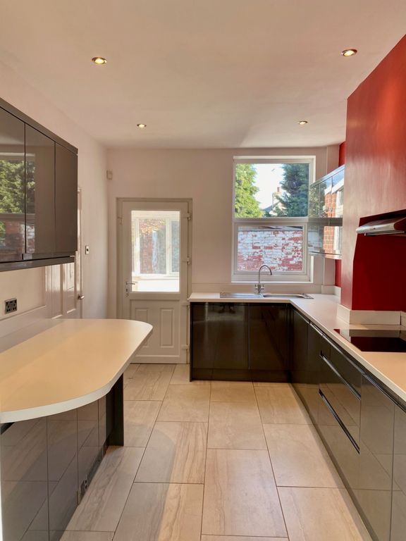 Property photo 3 of 16 Kitchen