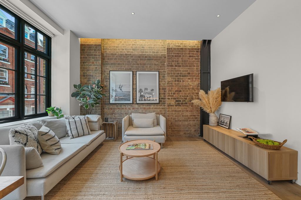 Property photo 1 of 8 Ol-Lat-83Greattitchfieldstreet-17.Jpg