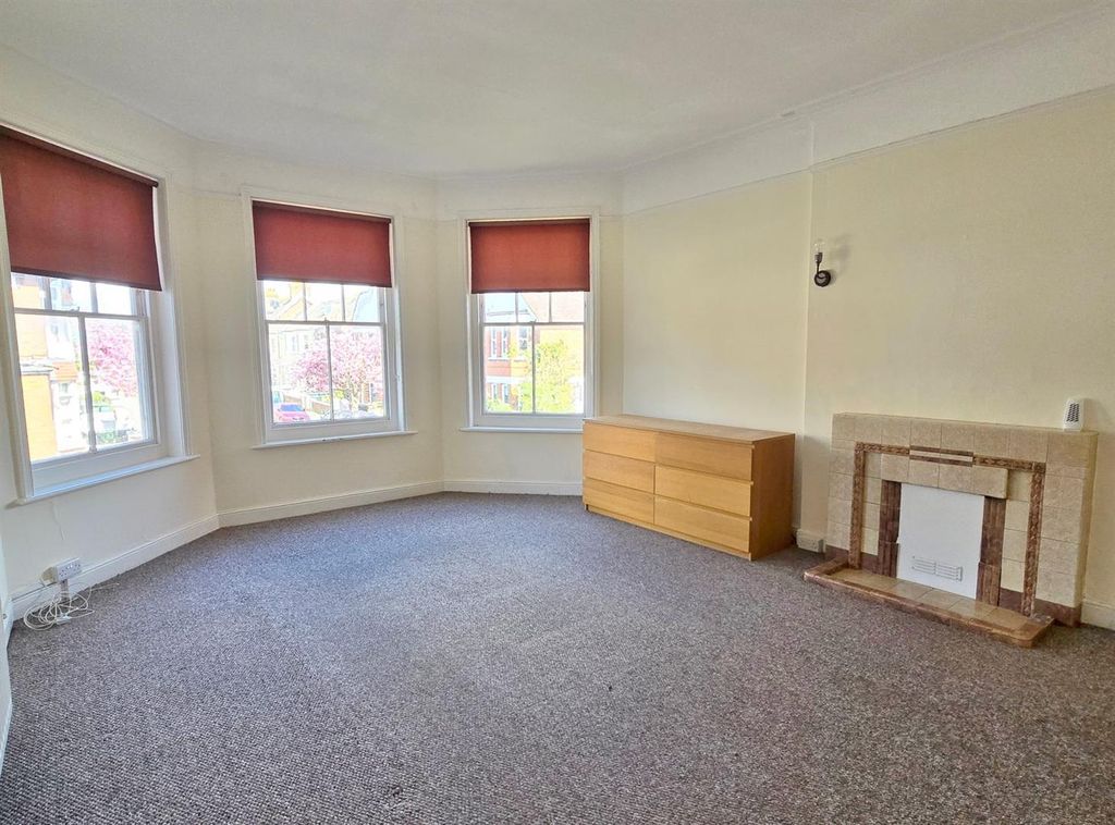 Property photo 2 of 10 01323 438506