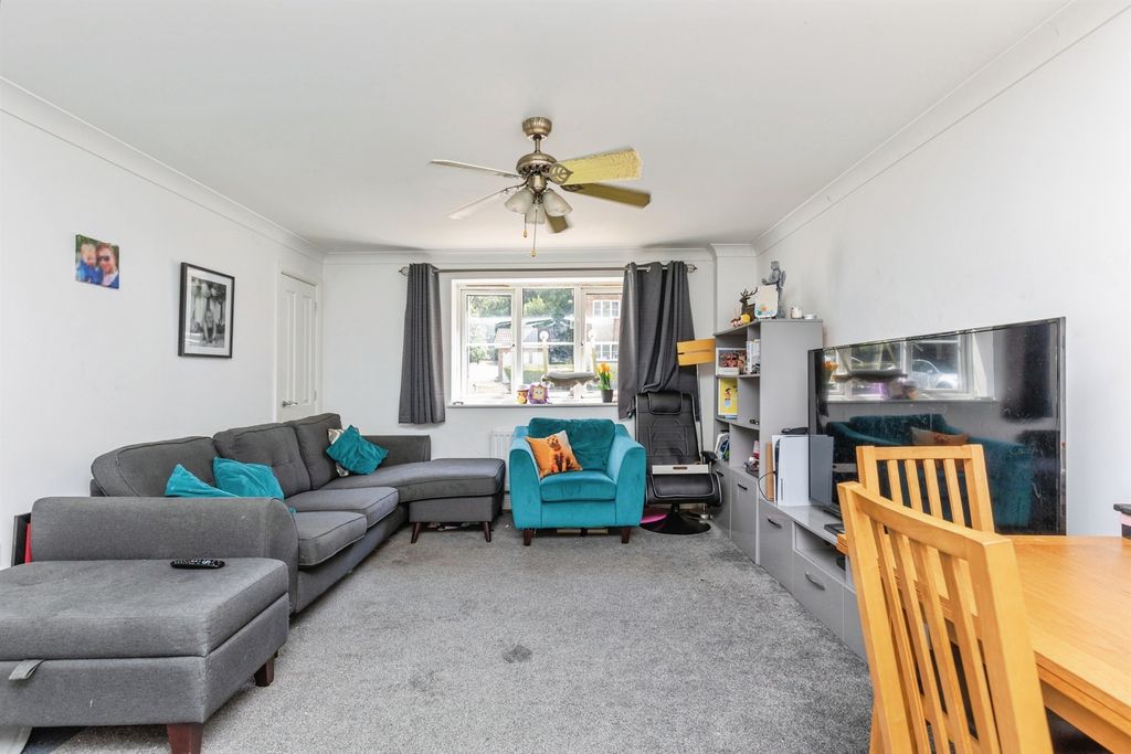 Property photo 2 of 11