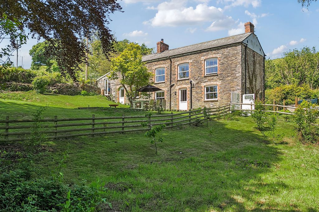 Property photo 2 of 37