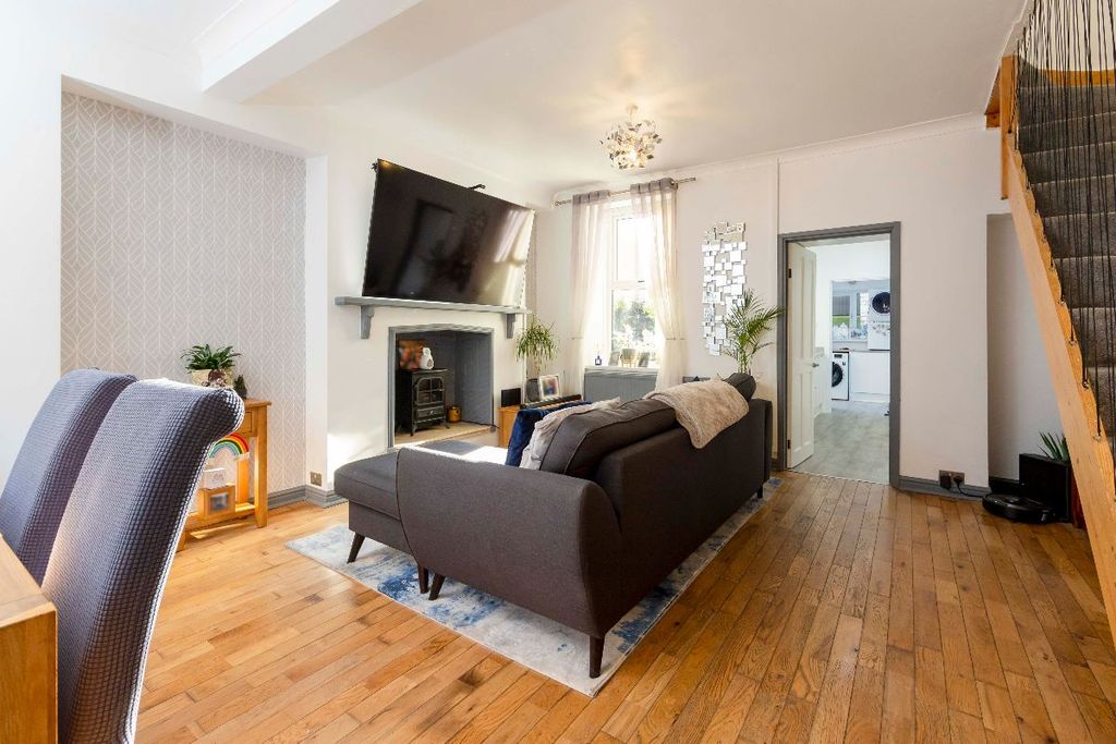 Property photo 2 of 37