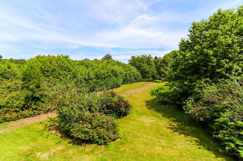 Property photo 2 of 14 Grounds