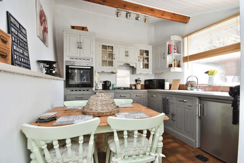 Property photo 3 of 31 Pbox-Img.Jpg
