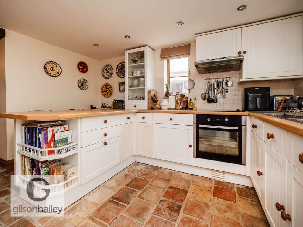 Property photo 2 of 27