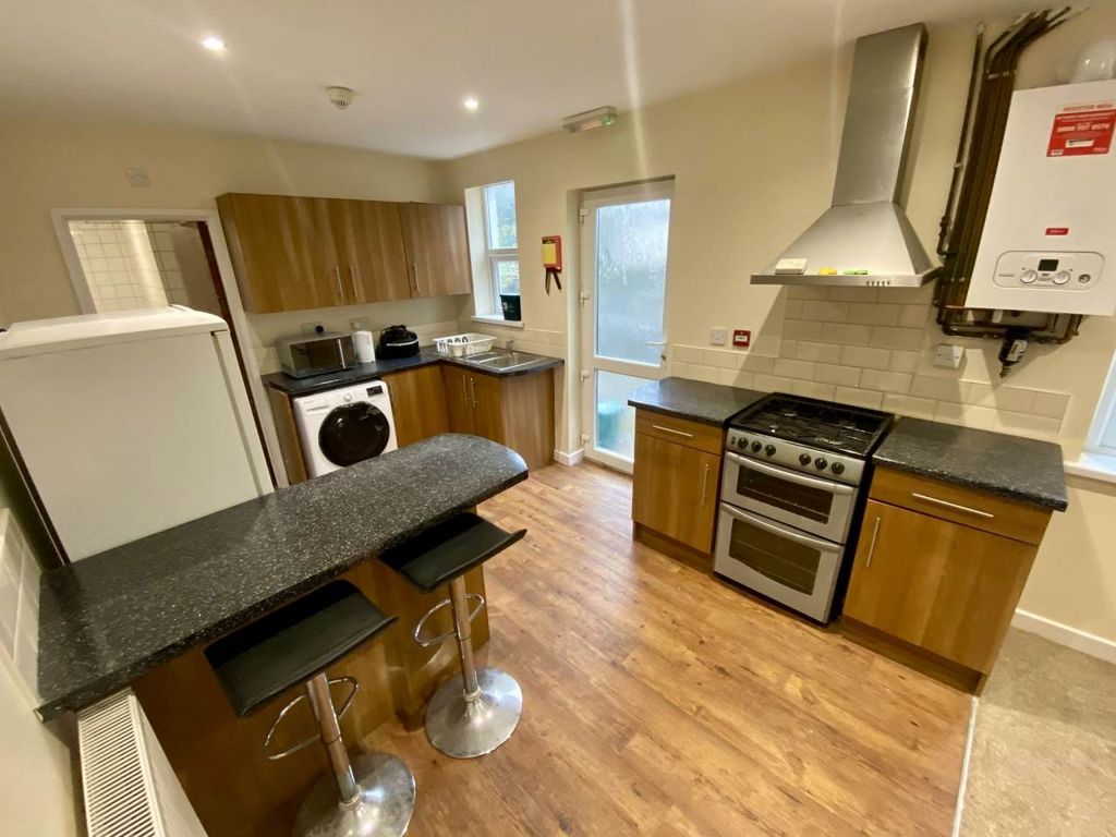 Property photo 2 of 10 E8117Bec-Ad3c-40F2-B975-Bf3B296E16A1