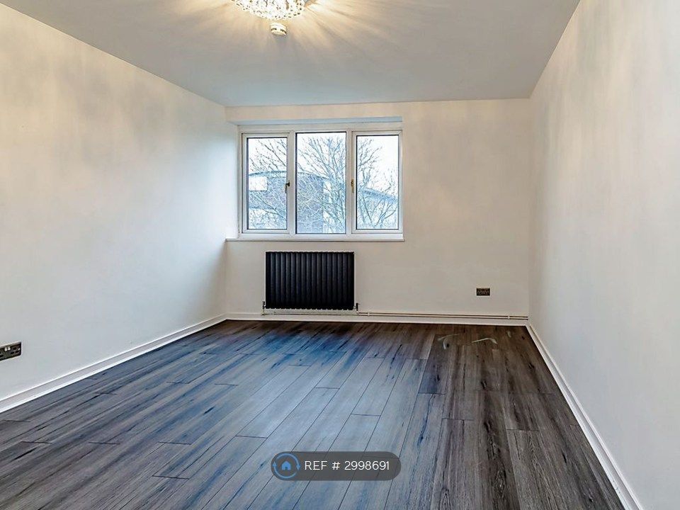 Property photo 1 of 7 Living Room