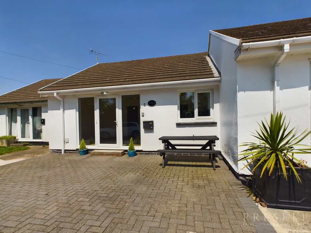 Property photo 1 of 13 Cam02375G0-Pr0054-Still031