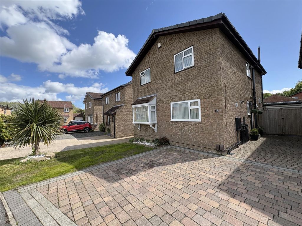 Property photo 1 of 21 Externally