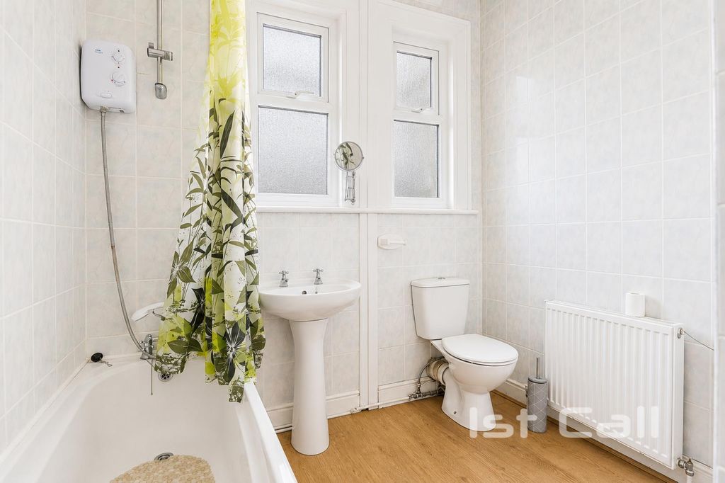 Property photo 1 of 12 Bathroom