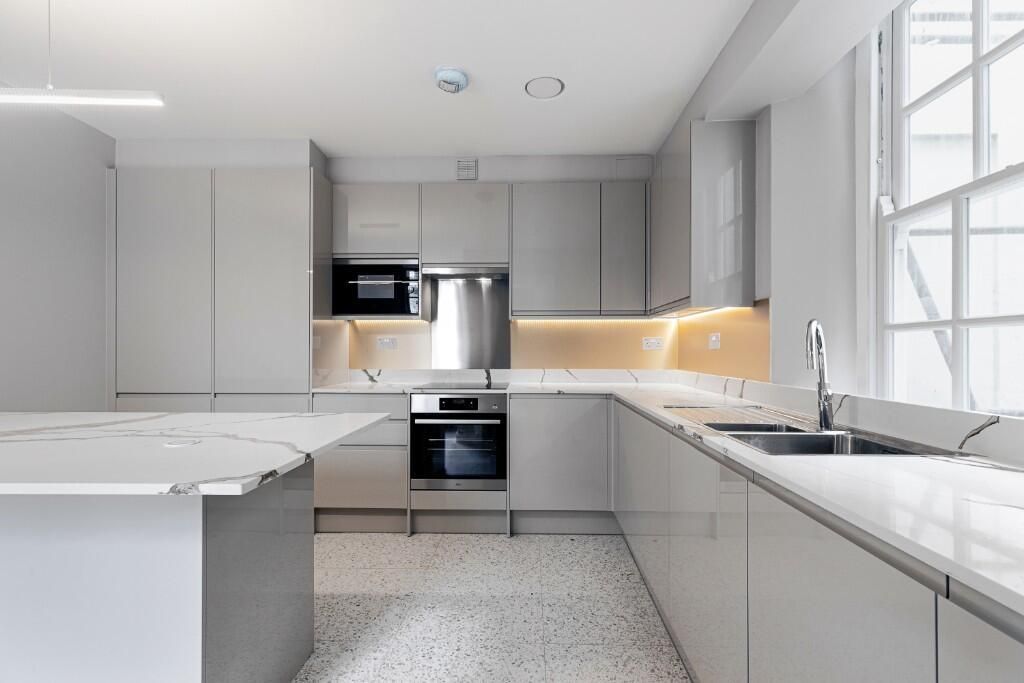 Property photo 1 of 8 Kitchen 2.Jpeg