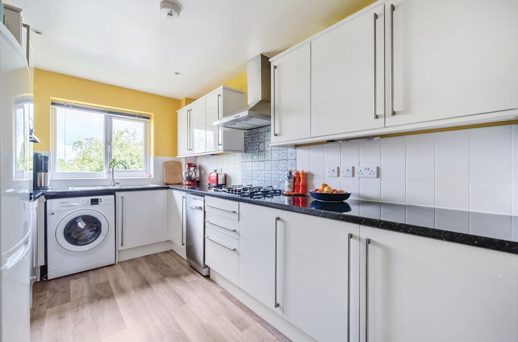 Property photo 3 of 12 Kitchen