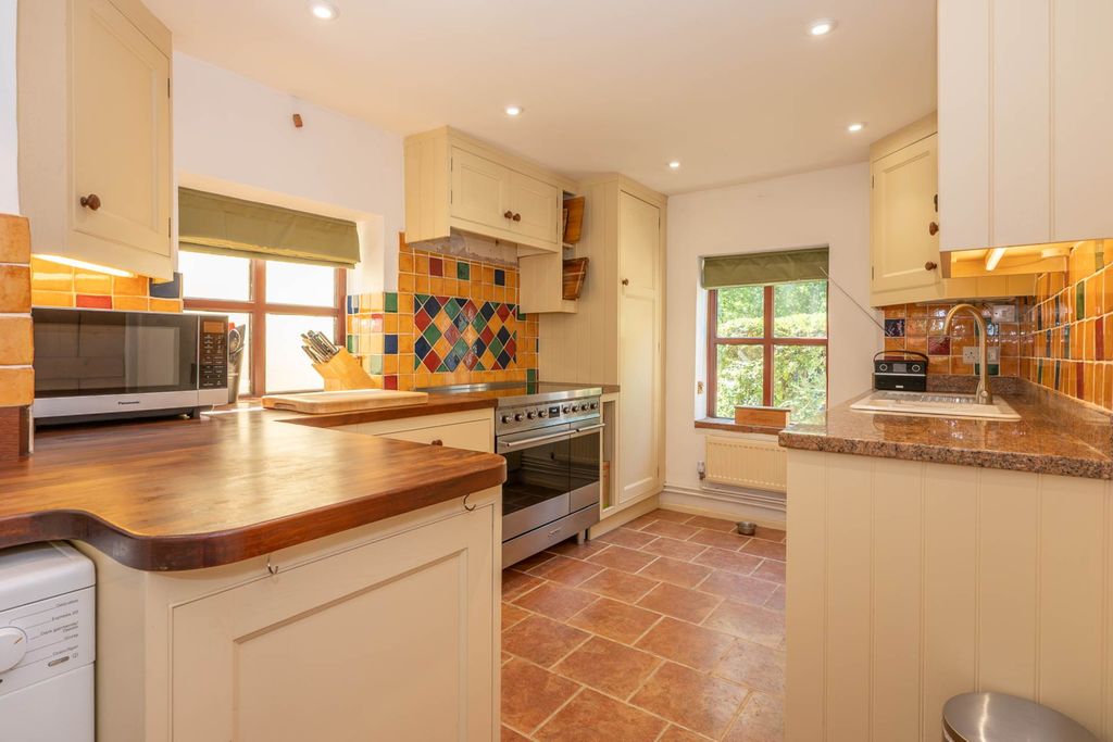 Property photo 2 of 24