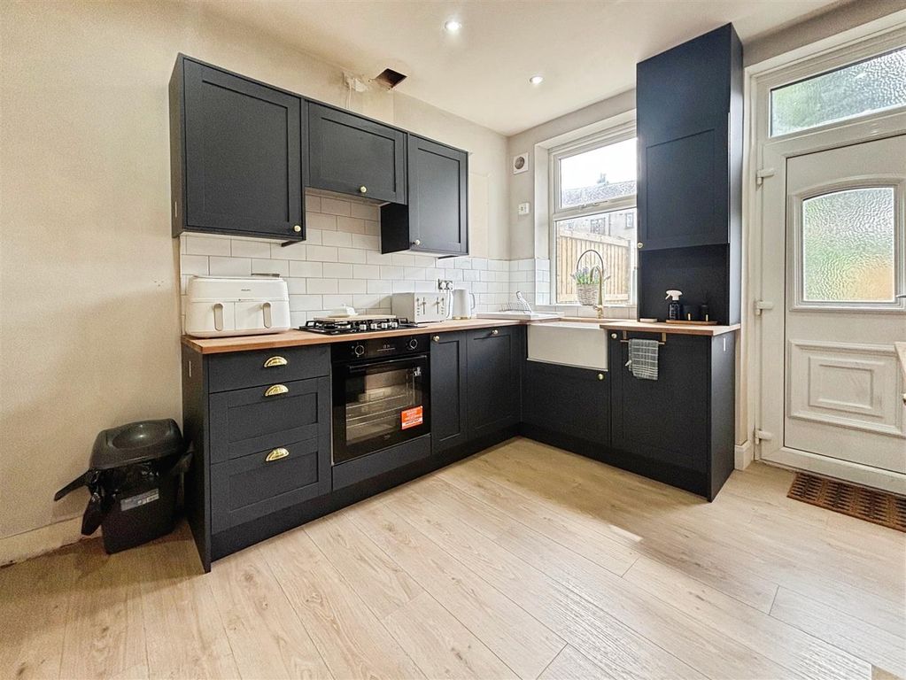 Property photo 3 of 17 Kitchen/Breakfast Room