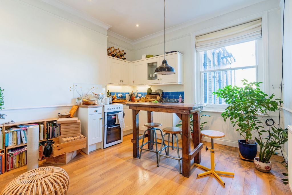 Property photo 1 of 7 1