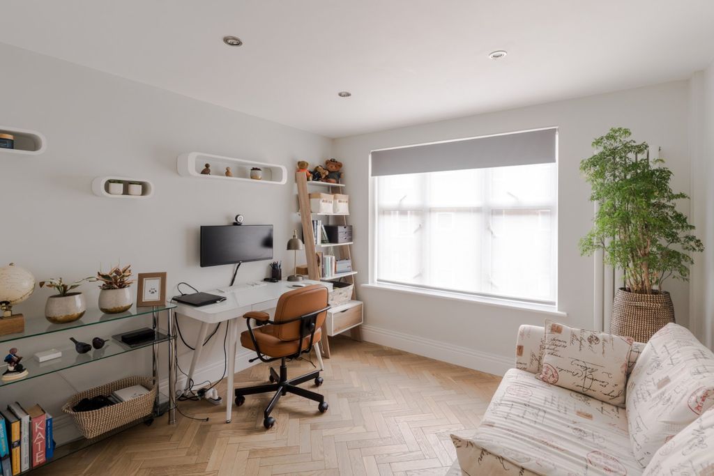 Property photo 2 of 9 Bedroom