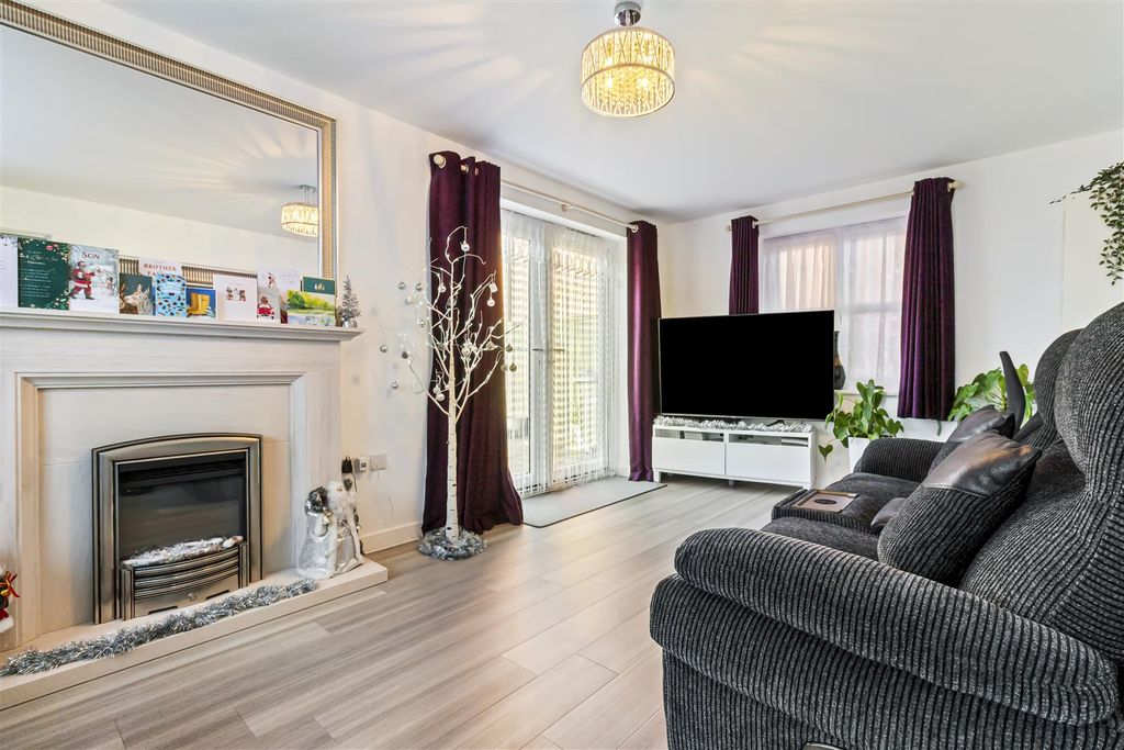 Property photo 2 of 21 2 Matheson Place-001.Jpg